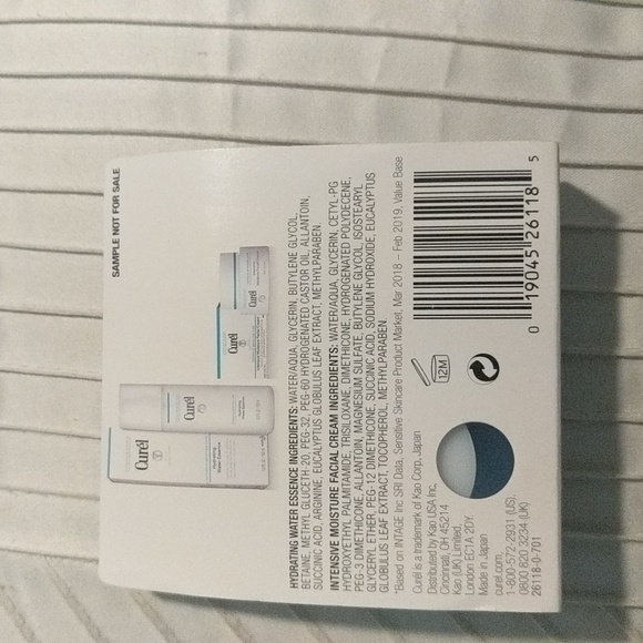 Hydrating Water Essence and Intensive Moisture Facial Cream - Picture 3 of 3